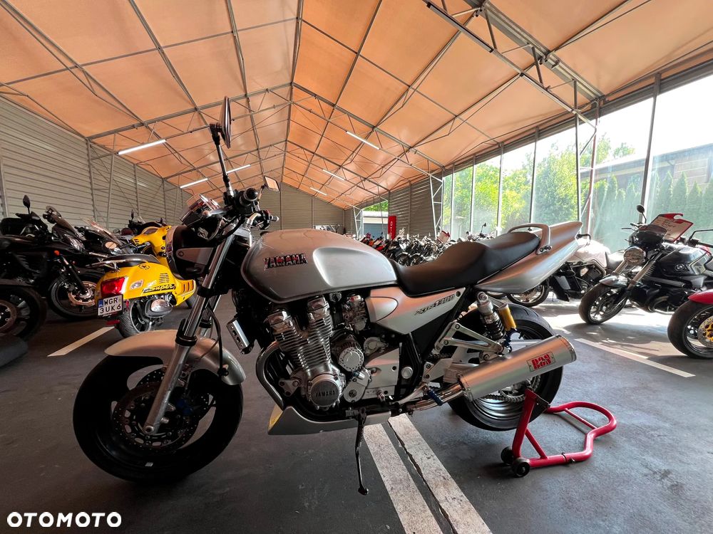 Yamaha XJR - 9