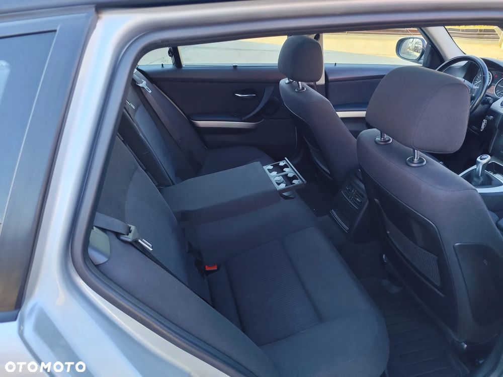 BMW Seria 3 318d DPF Edition Sport - 13