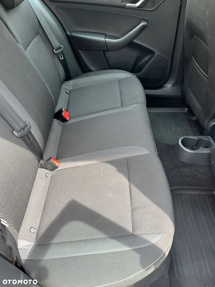 Skoda RAPID 1.2 TSI Active - 10