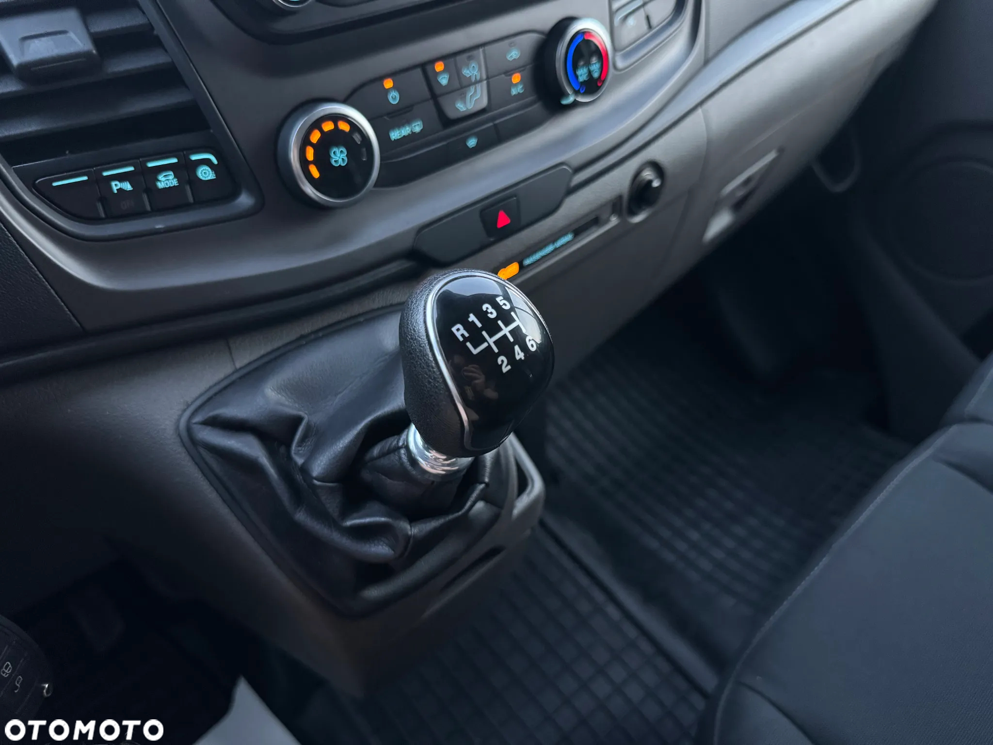 Ford TRANSIT CUSTOM - 38