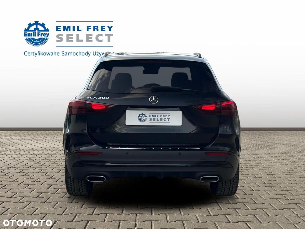 Mercedes-Benz GLA - 10