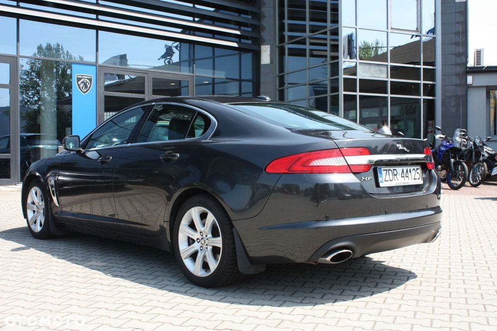 Jaguar XF 3.0 V6 D S Luxury - 7