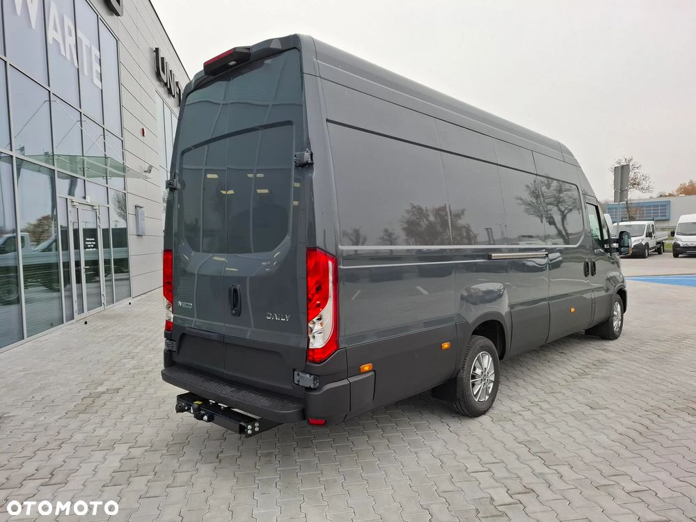 Iveco IMPONUJĄCA KUBATURA 18m3, ŚWIETNA DOSTĘPNOŚĆ, MINIMUM FORMALNOŚCI - 5