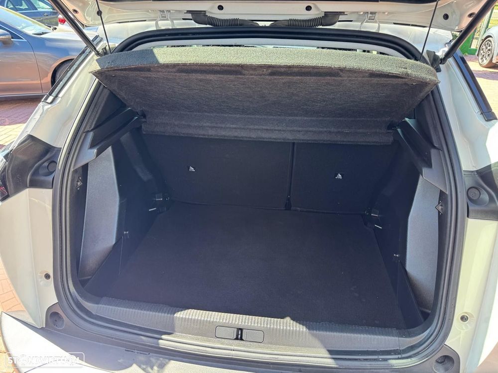 Peugeot 2008 1.2 PureTech Active Pack EAT8 - 21