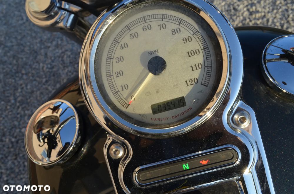 Harley-Davidson Dyna Fat Bob - 19