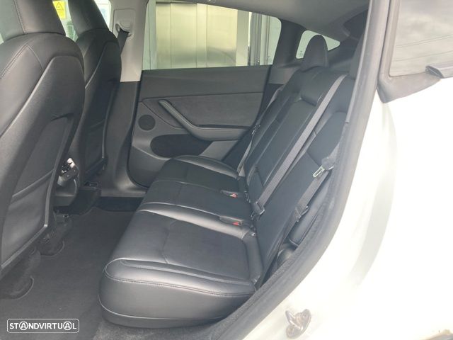 Tesla Model Y Long Range Dual Motor AWD - 26