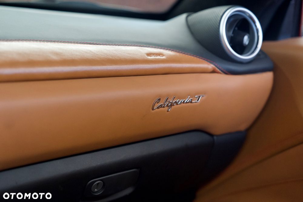 Ferrari California T - 33