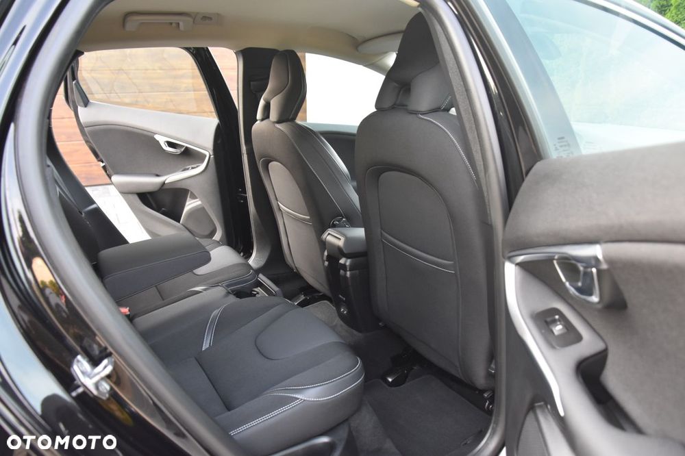 Volvo V40 D4 Drive-E Momentum - 17