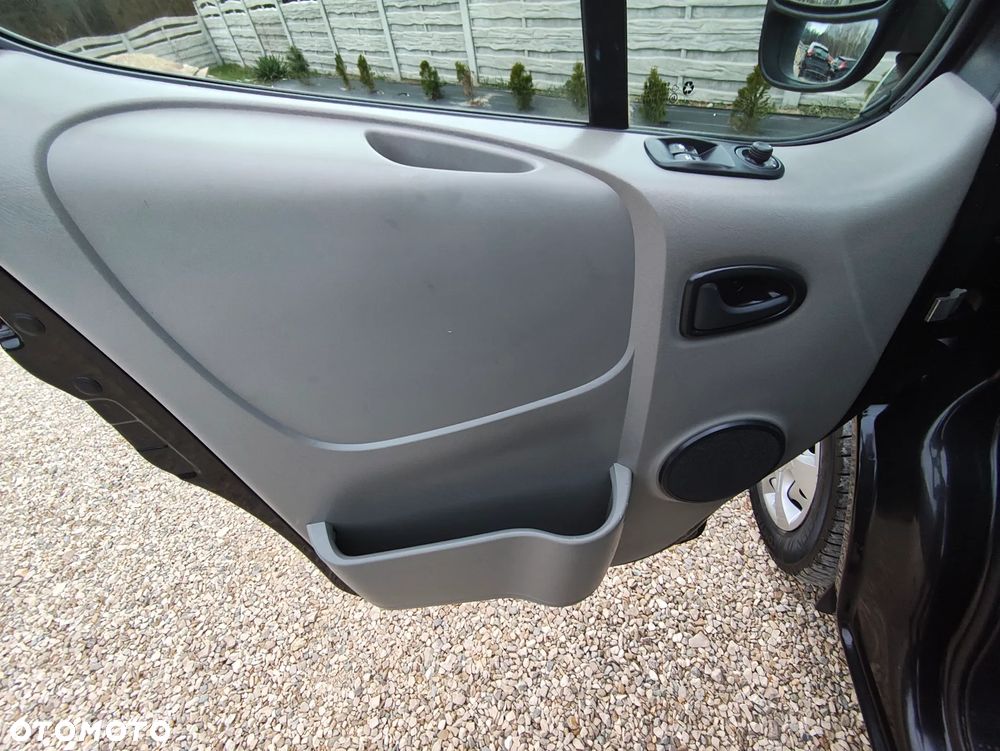 Renault Trafic - 12