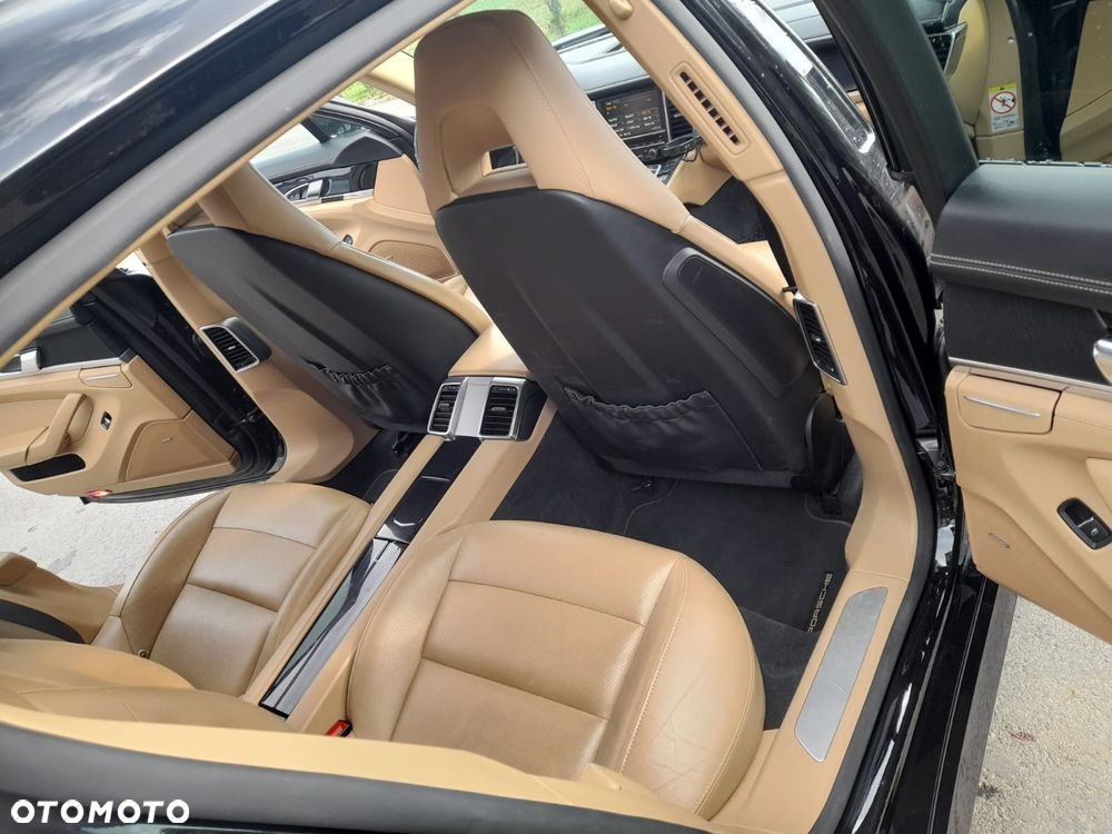 Porsche Panamera 4 - 8