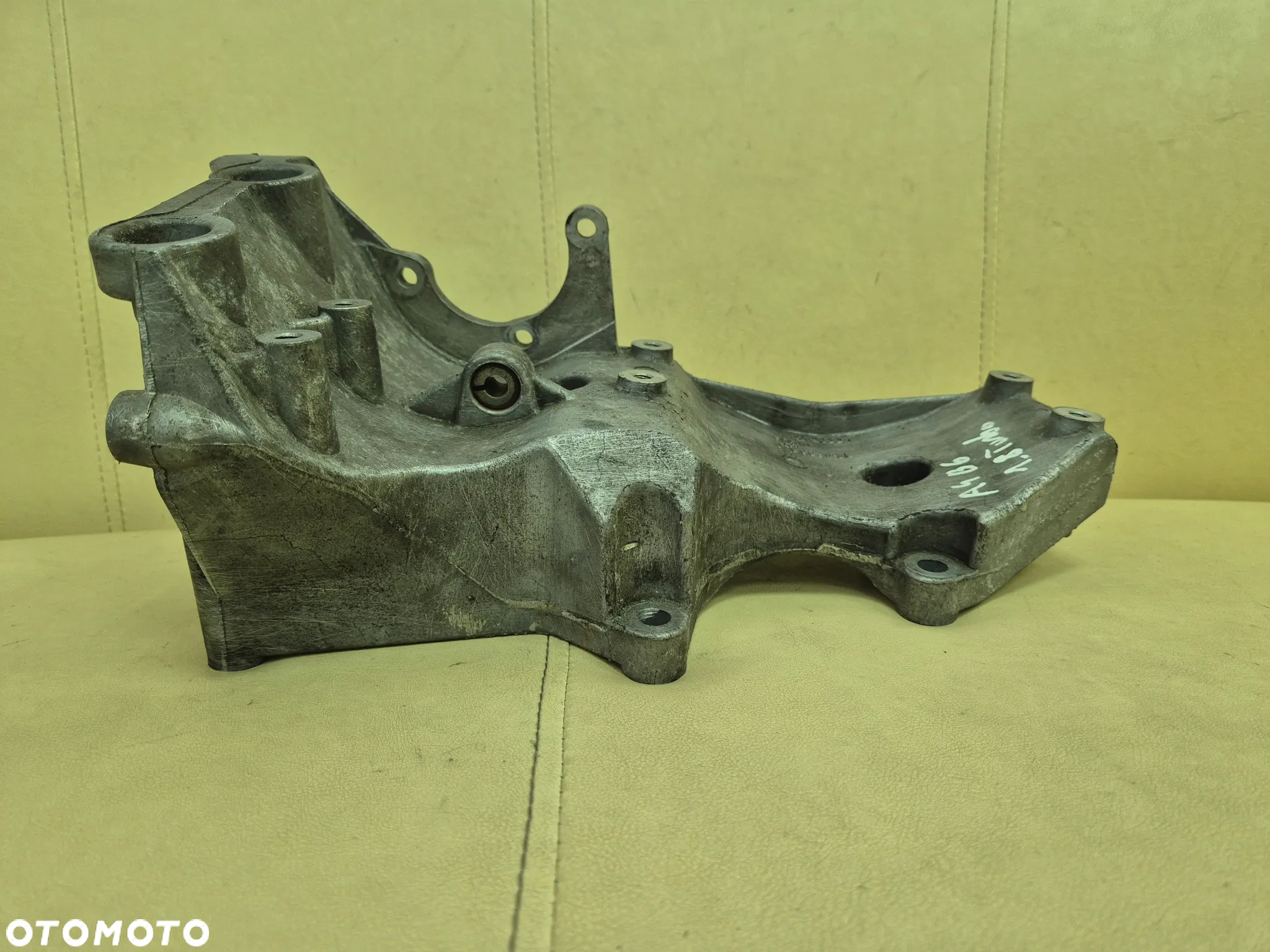 ŁAPA PODPORA MOCOWANIE WSPORNIK ALTERNATORA AUDI A4 B6/ VW PASSAT B5 FL 1.8/ 2.0 B 06B903143L - 2