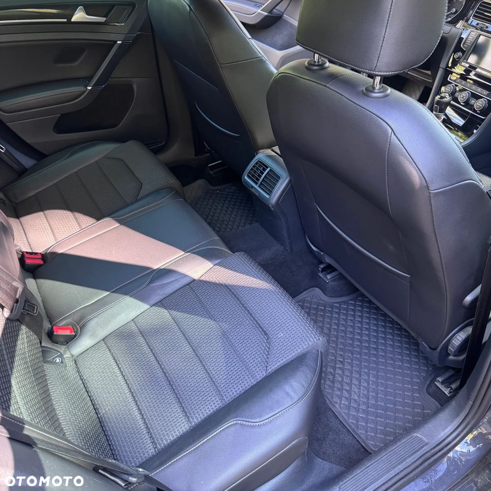 Volkswagen Golf - 33