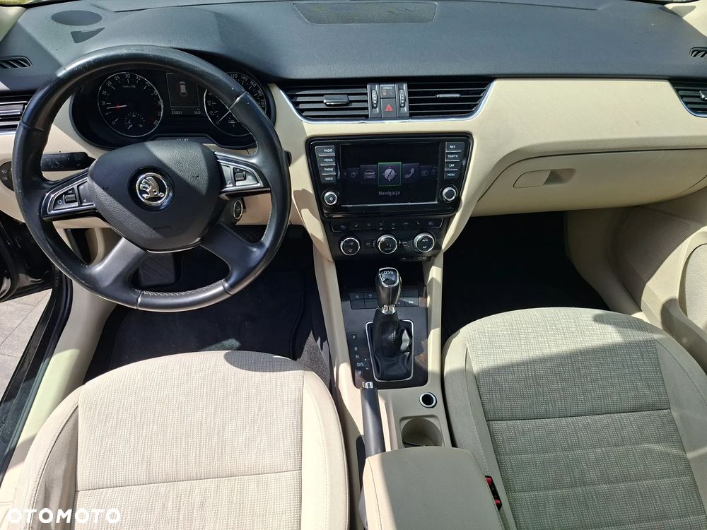 Skoda Octavia 1.6 TDI Ambiente DSG - 15