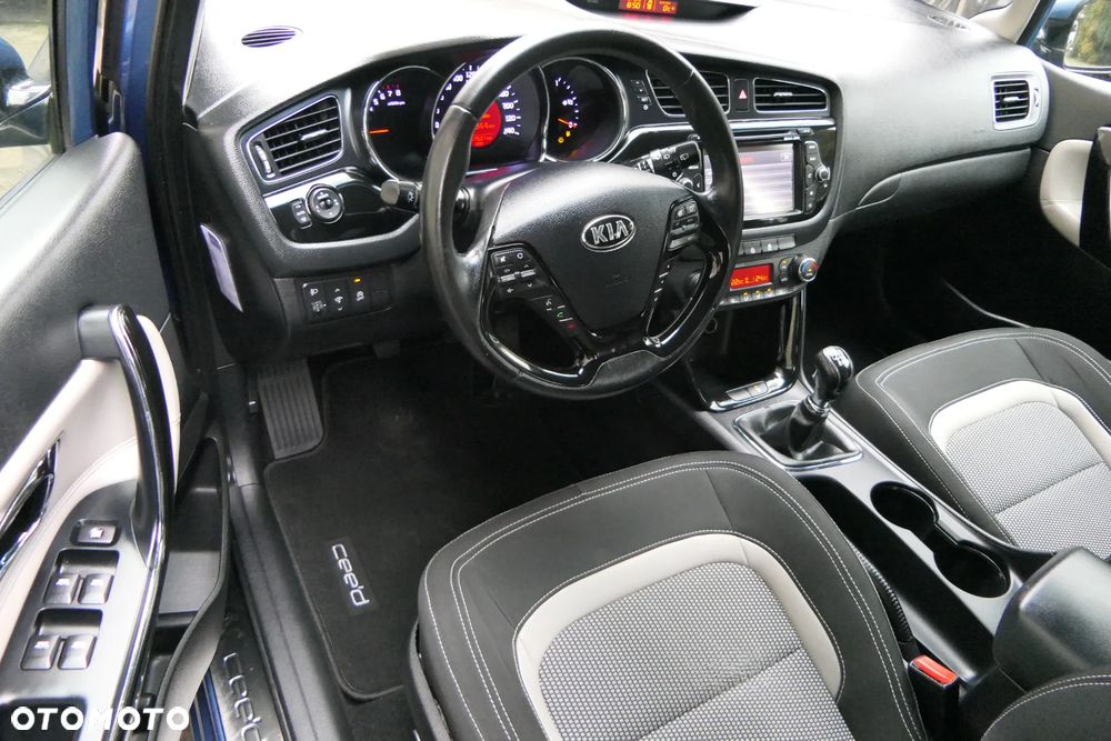 Kia Ceed 1.6 GDI Dream-Team Edition - 17