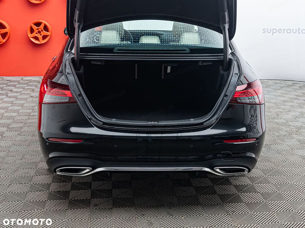 Mercedes-Benz Klasa E 220 d 4-Matic - 32