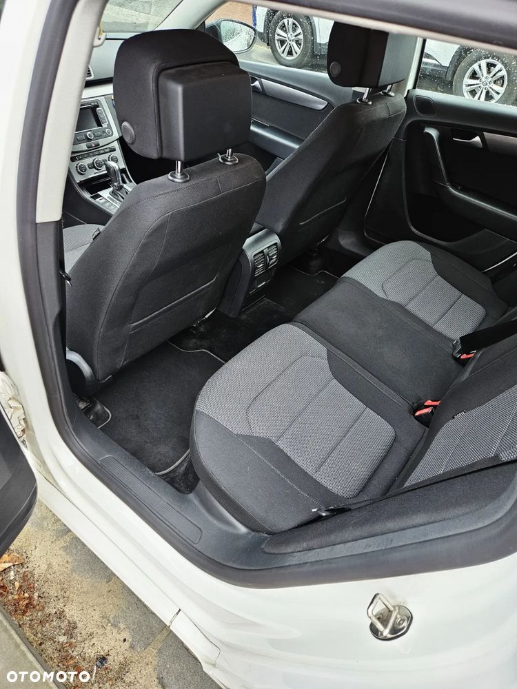 Volkswagen Passat 2.0 TDI Comfortline DSG - 10