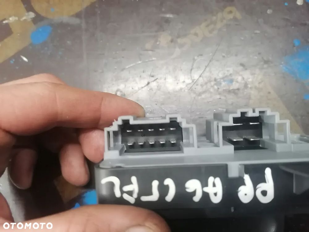 Przełącznik Regulacji Fotela L Lub P Góra Dół Audi A6 C5 A3 8L - 6