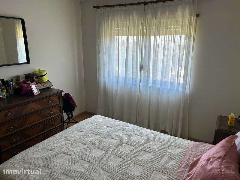 T1 espaçoso, bem situado, com muita luz - Grande imagem: 4/12