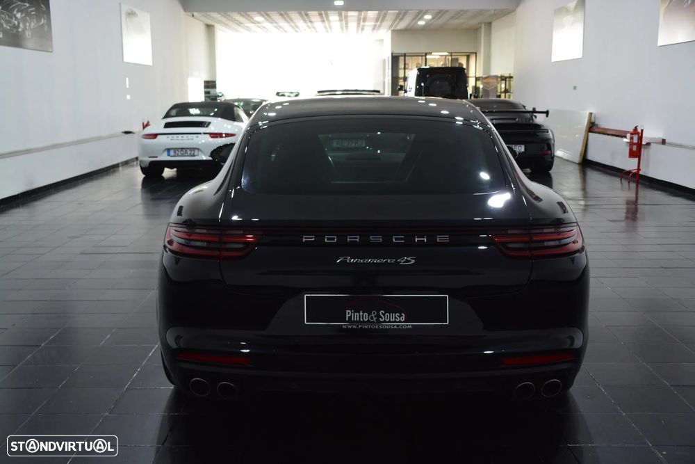 Porsche Panamera 4 S - 11