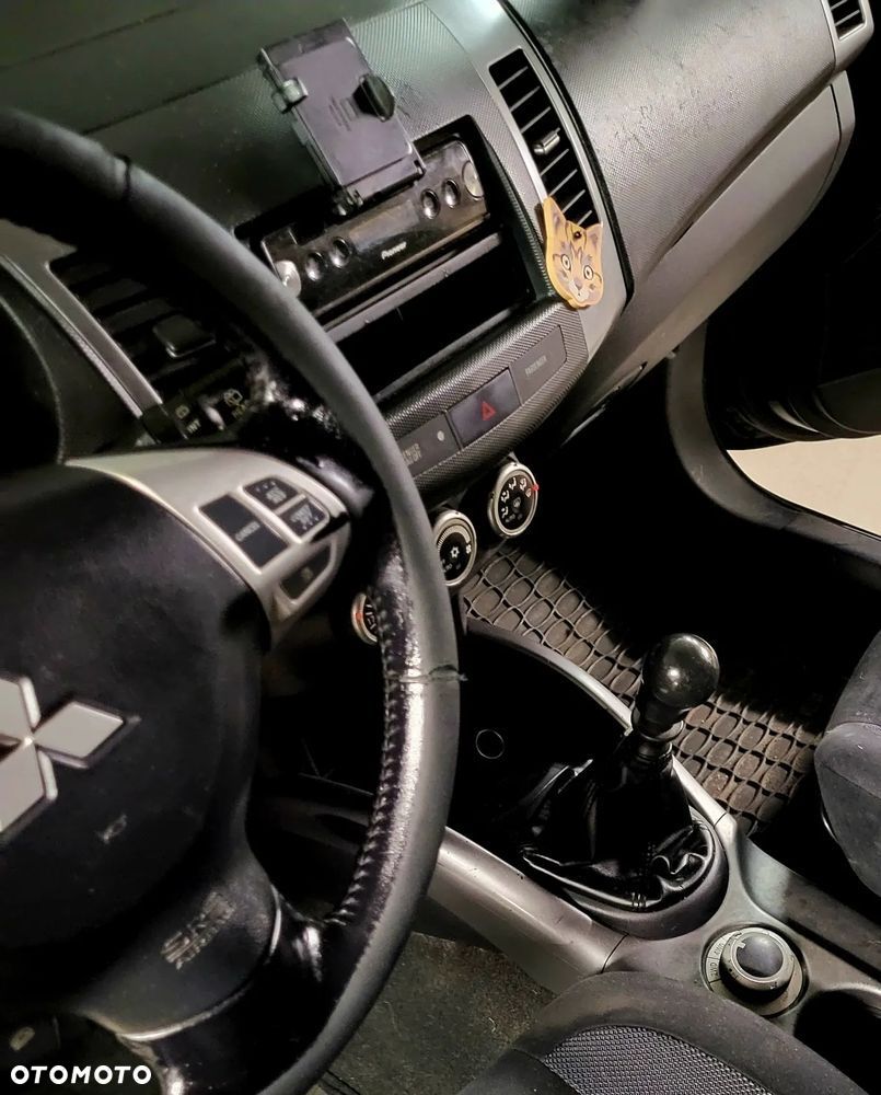 Mitsubishi Outlander 2.0 DID Intense + - 20