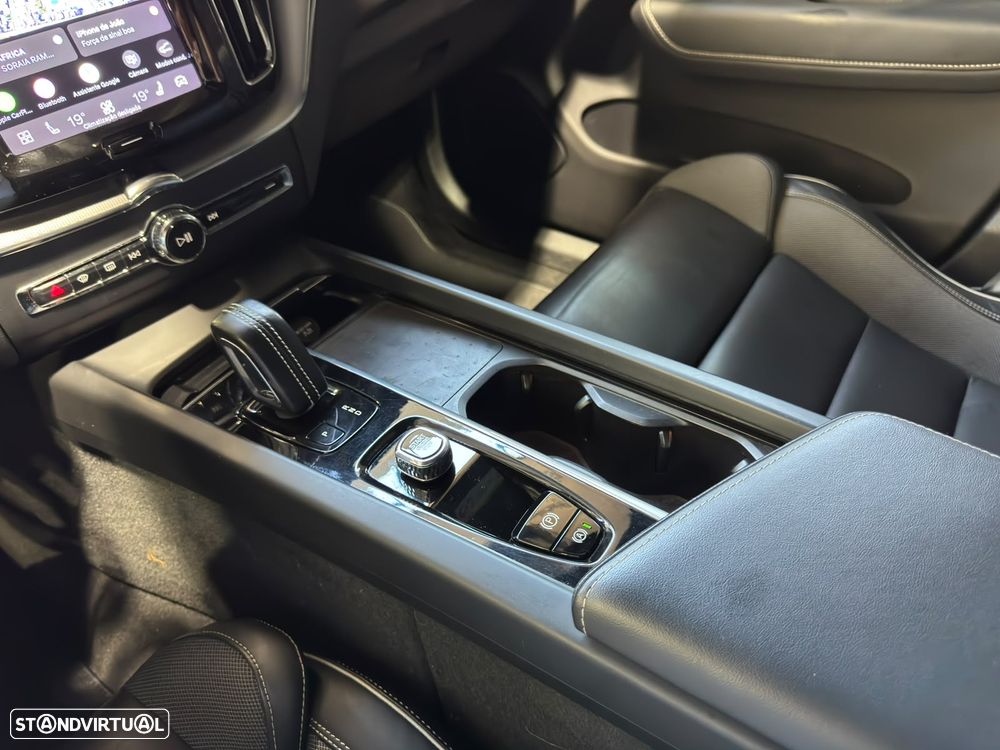 Volvo XC 60 2.0 B4 R-Design - 31