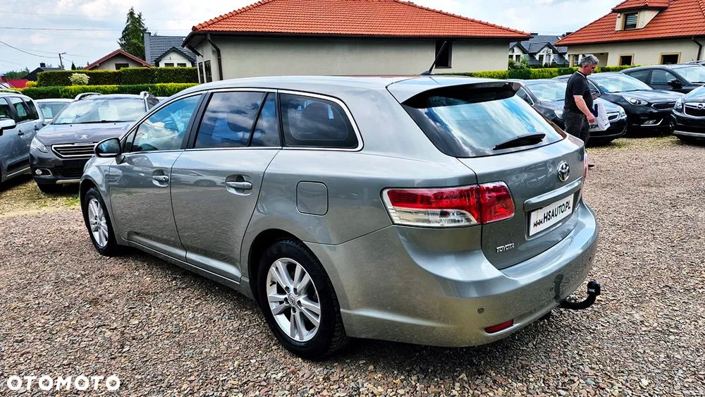 Toyota Avensis 2.0 Sol plus NAVI - 18