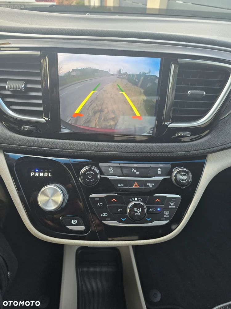 Chrysler Pacifica - 19