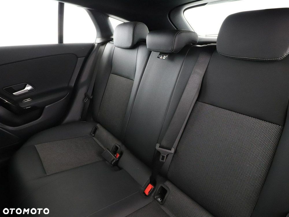 Mercedes-Benz CLA 180 d 7G-DCT - 17