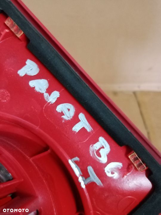 Lampa lewy tył tylna w klapę VW Passat B6 kombi 3C9945093 - 3