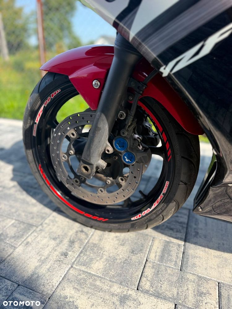 Yamaha YZF - 4