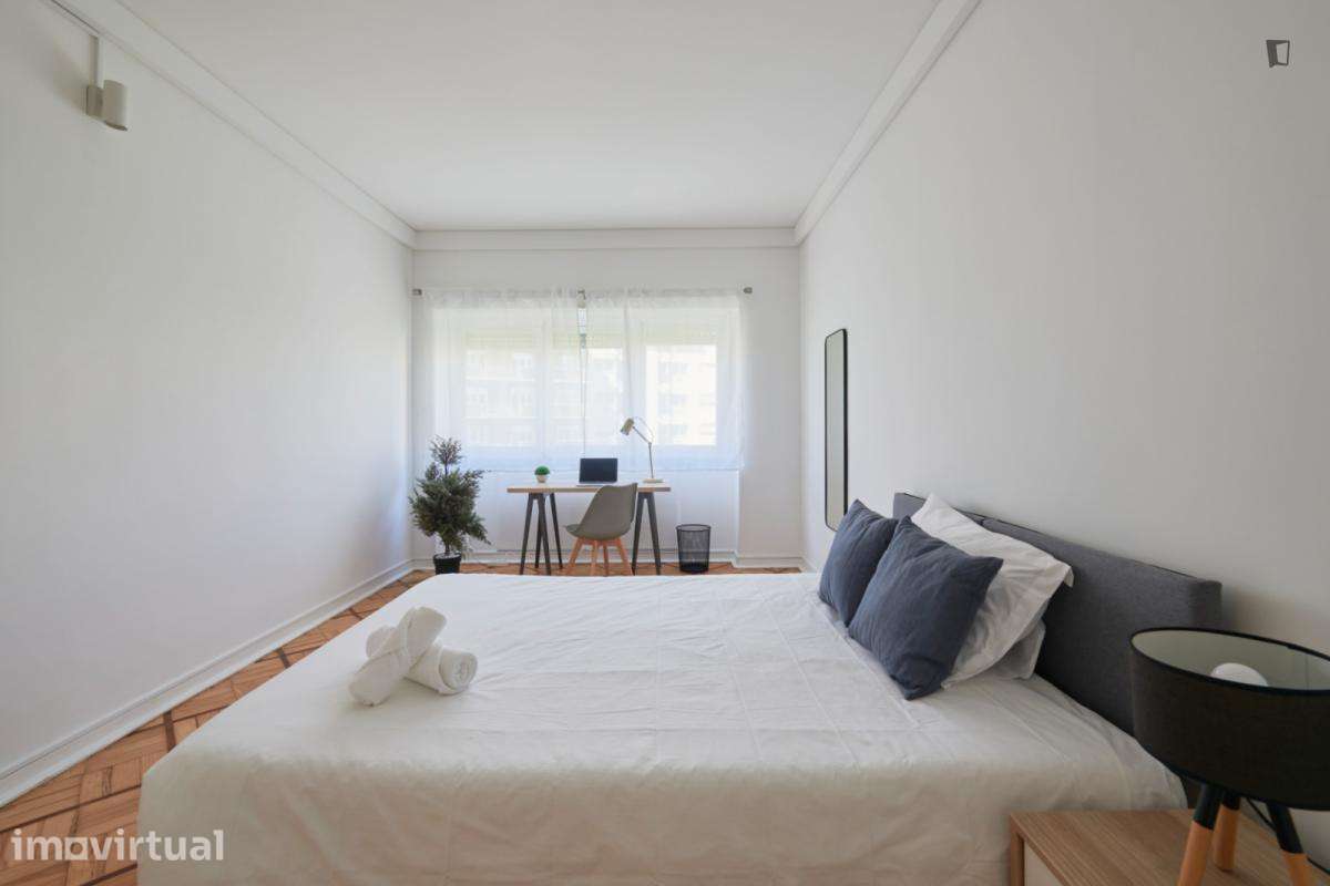 Quarto - localizado em São Sebastião Lisbon - Grande imagem: 2/28