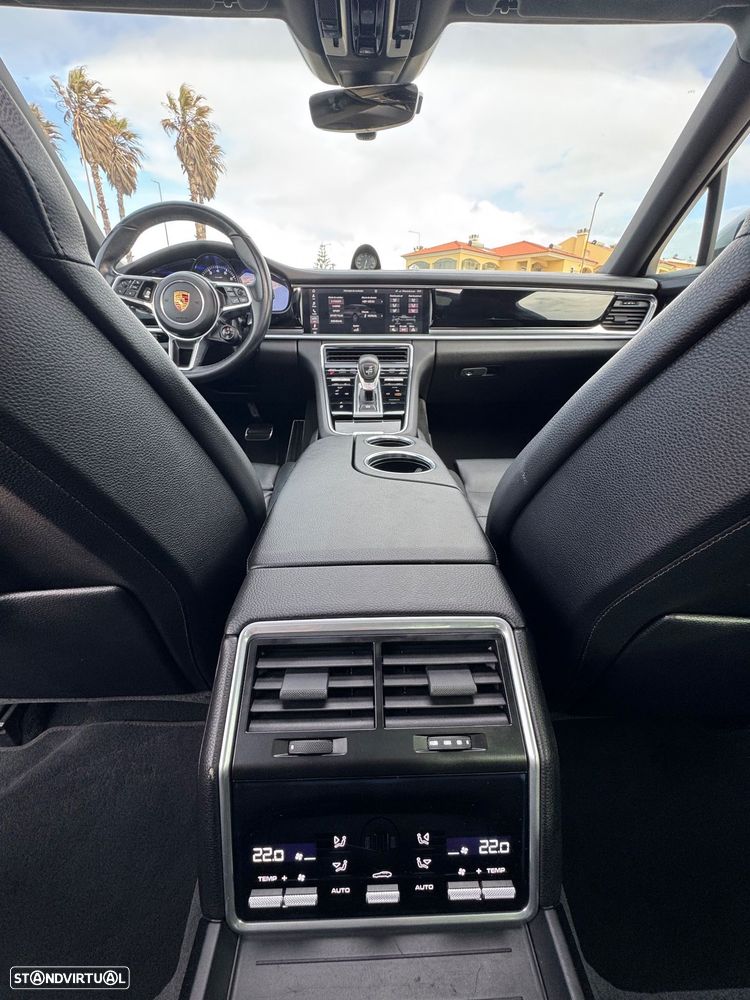 Porsche Panamera 4 E-Hybrid Platinum Edition com PDLS - 26