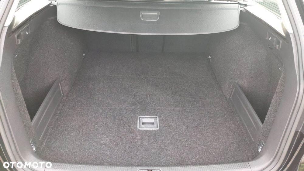 Volkswagen Passat - 16