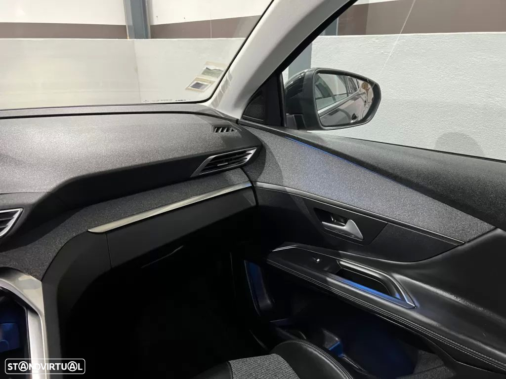 Peugeot 3008 1.6 BlueHDi Allure EAT6 J18 - 32