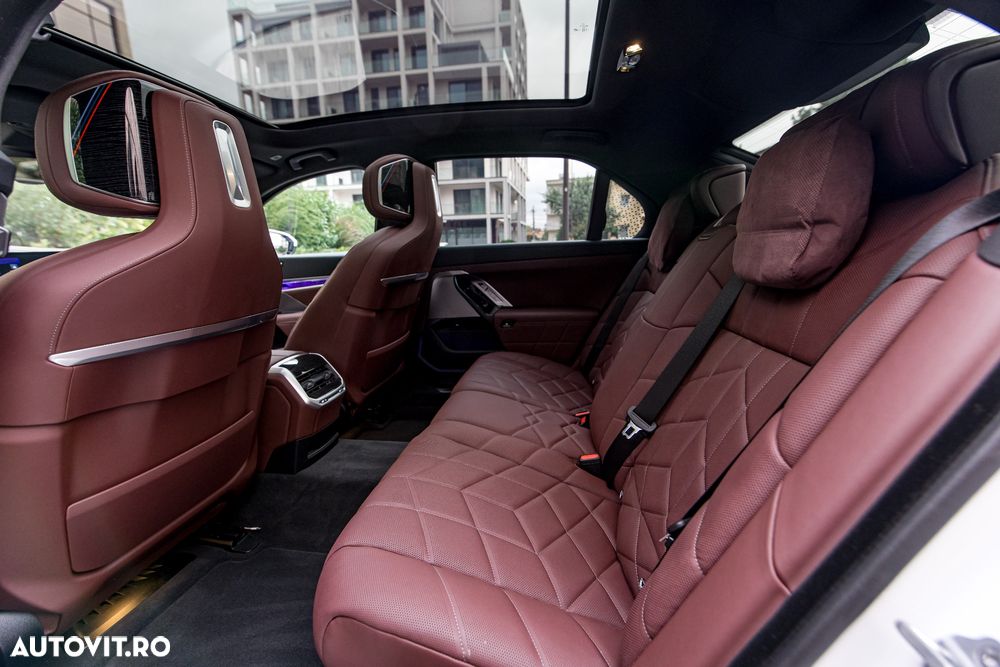 BMW Seria 7 740d xDrive MHEV - 15