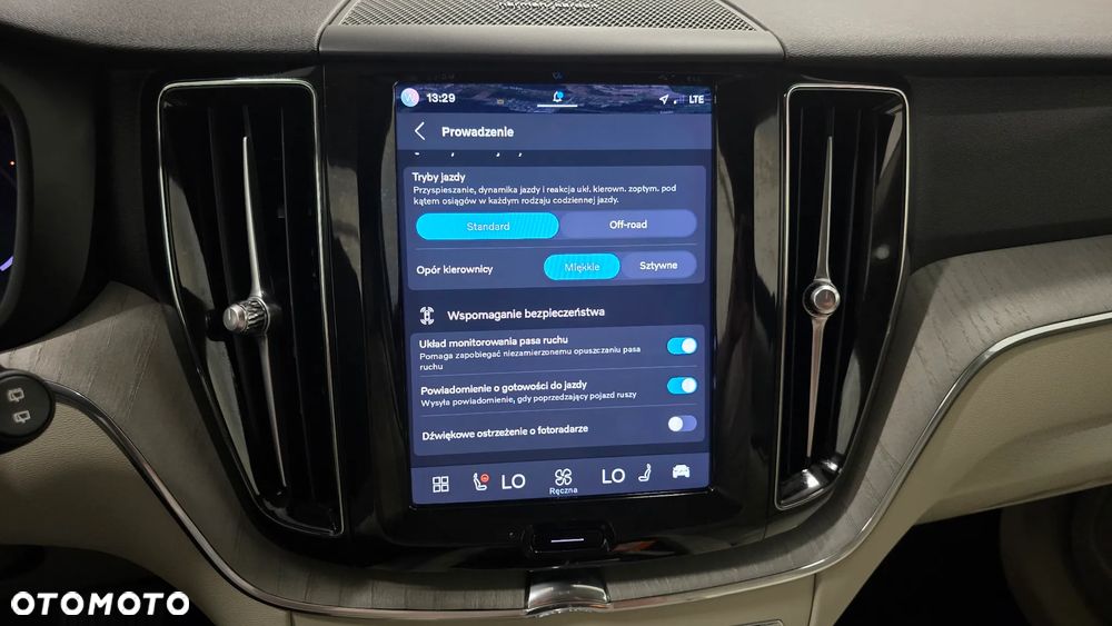 Volvo XC 60 B4 D Plus Dark - 29