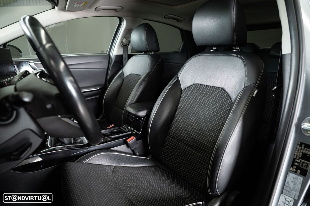 Kia XCeed 1.6 CRDi MHEV Drive - 16