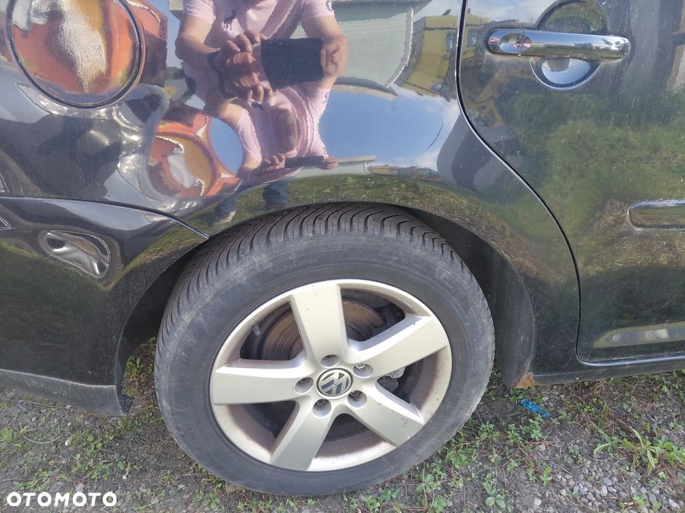 Volkswagen Touran 2.0 FSI Trendline - 16