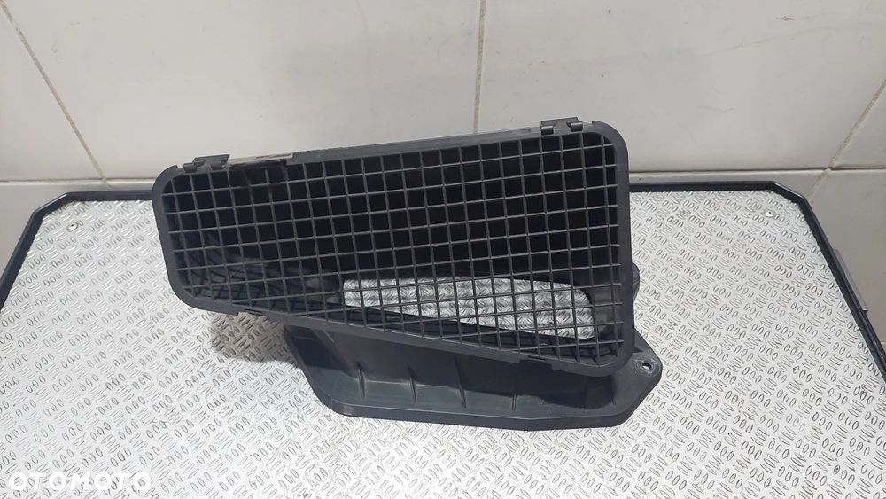 WLOT DOLOT POWIETRZA AUDI A4 B8 NR 8K1819904 - 1