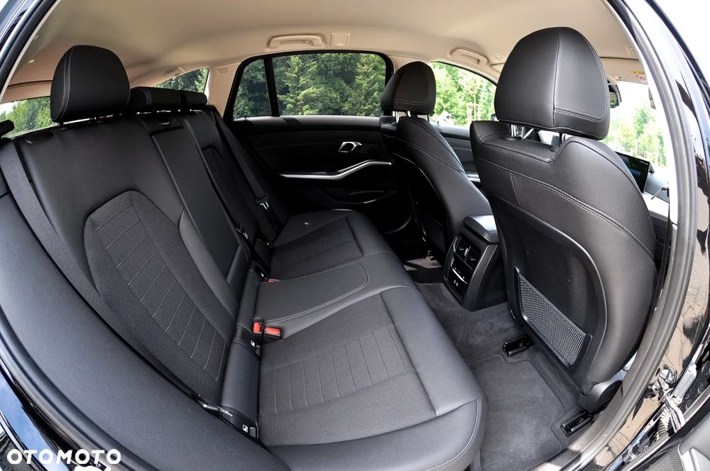 BMW Seria 3 318d Sport Line Shadow - 21