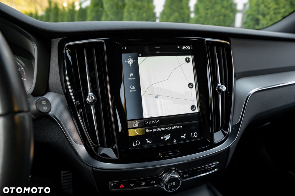 Volvo V60 B5 B R-Design - 32