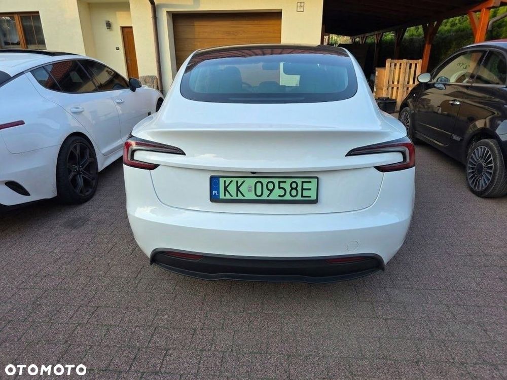 Tesla Model 3 - 4