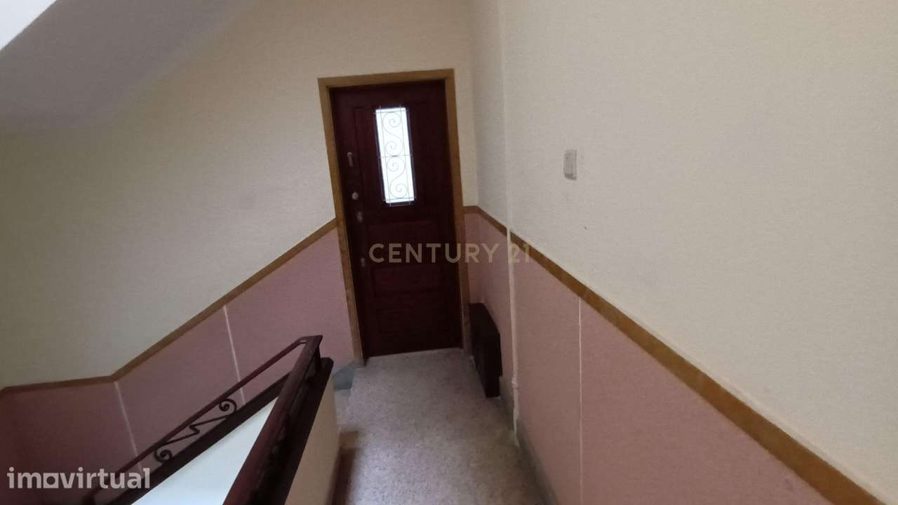 ARRENDA SE APARTAMENTO T2 – Faria Guimarães / Marquês, Porto - Grande imagem: 2/18