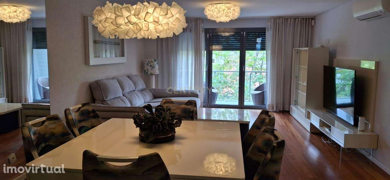 Luxuoso Duplex T4 em Benfica, Lisboa com Luz Natural Abundante - Grande imagem: 2/18