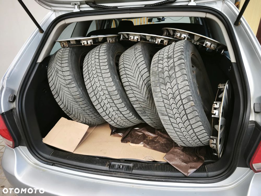 Volkswagen Golf 1.6 TDI Comfortline DSG - 16