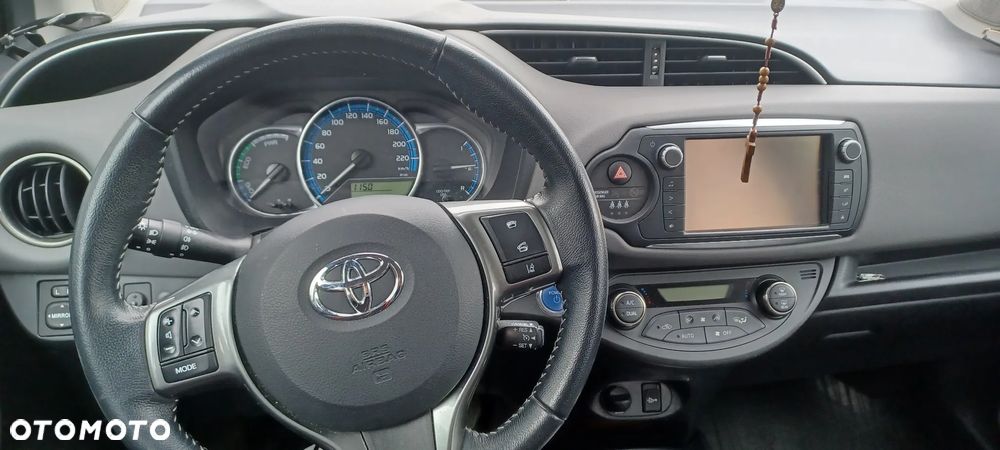 Toyota Yaris Hybrid 100 Life - 11