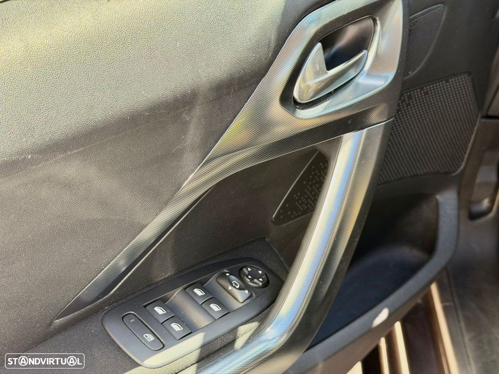 Peugeot 2008 1.2 PureTech Allure EAT6 - 15