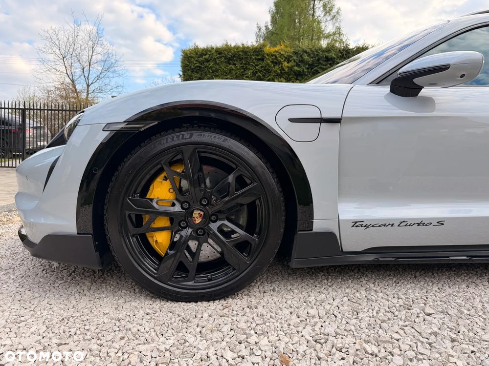 Porsche Taycan - 4