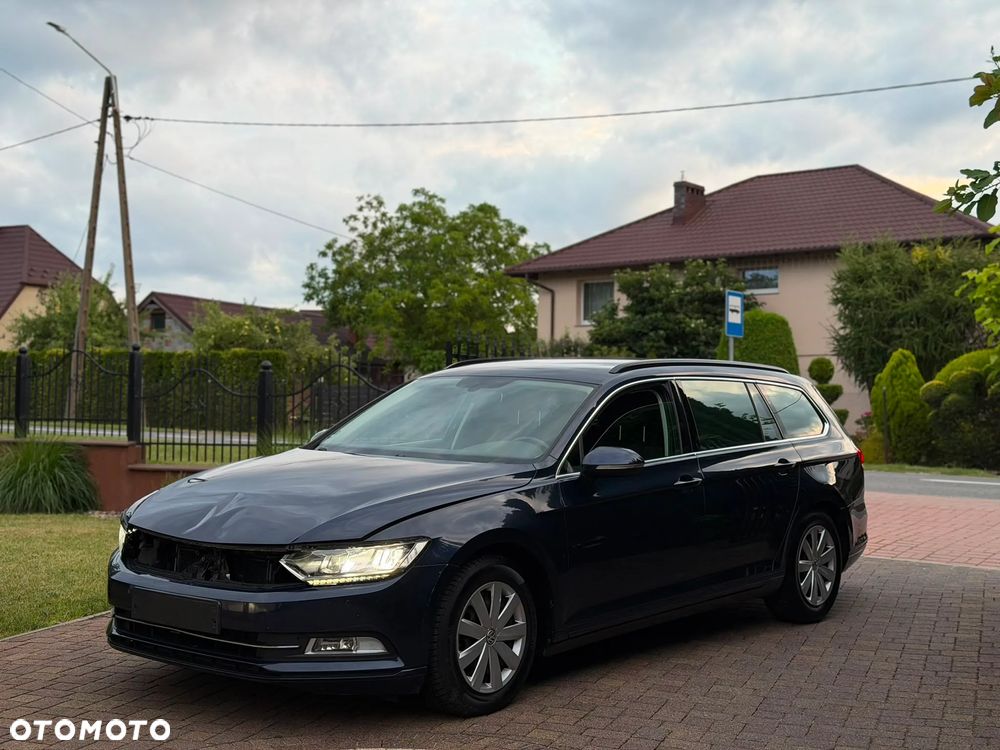 Volkswagen Passat - 1