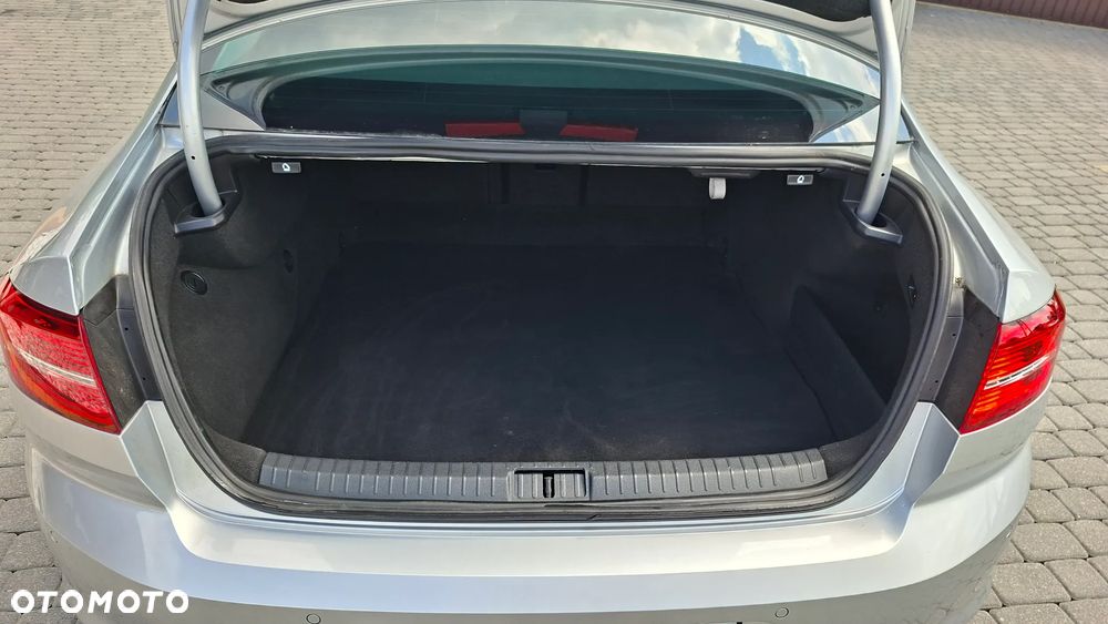 Volkswagen Passat 2.0 TDI (BlueMotion Technology) DSG Highline - 29